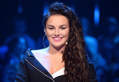 ewa farna stylizacja idol uśmiechnięta loki ewa farna stylizacja idol uśmiechnięta loki