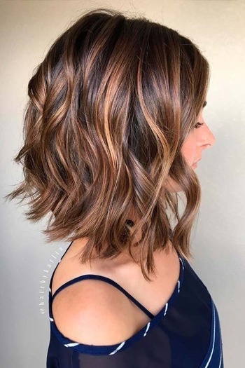 Trendy 2018: Modna fryzura Potargany lob