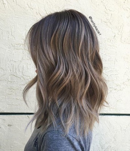 Trendy 2018: Modna fryzura Potargany lob