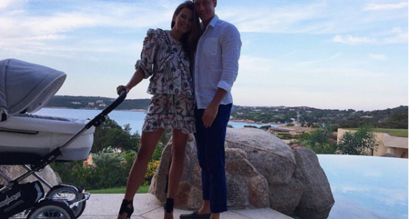 Anna i Robert Lewandowscy z wózkiem Anna i Robert Lewandowscy z wózkiem