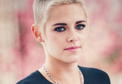 Kristen Stewart w krótkich blond włosach Kristen Stewart w krótkich blond włosach