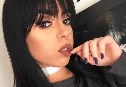 Ashley Soto brunetka z grzywką selfie Ashley Soto brunetka z grzywką selfie