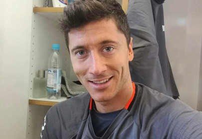 Robert Lewandowski- selfie z szatni w szarej koszulce Robert Lewandowski- selfie z szatni w szarej koszulce