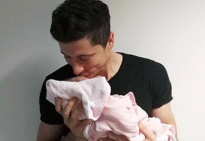 Robert Lewandowski z córką Klarą Robert Lewandowski z córką Klarą
