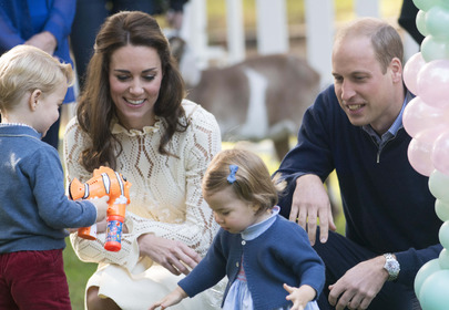 księżna Kate i książę William z dziećmi księżna Kate i książę William z dziećmi