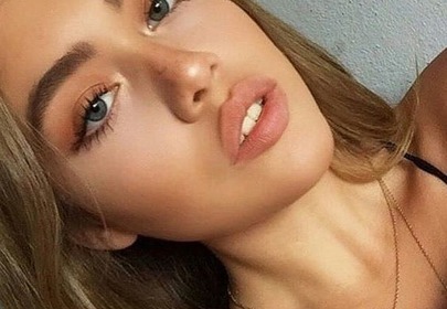 Dziewczyna w makijażu nude Dziewczyna w makijażu nude