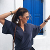 anna lewandowska w kucku uśmiechnięta anna lewandowska w kucku uśmiechnięta
