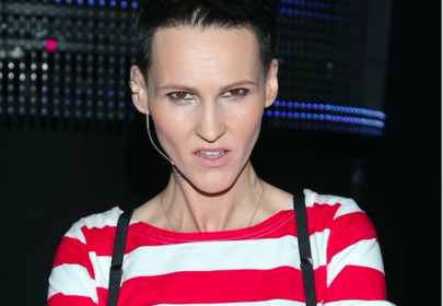 Agnieszka Chylińska w bardzo krótkiej mini Agnieszka Chylińska w bardzo krótkiej mini