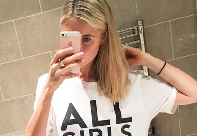 dziewczyna robi selfie dziewczyna robi selfie