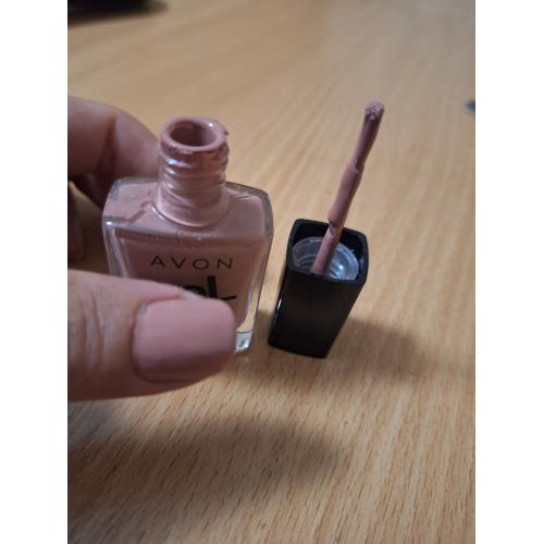 Avon Gel Finish 2 in 1 Nail Enamel (Lakier dający efekt żelowego manicure) - opinie | zdjęcie do recenzji od Narcyz90