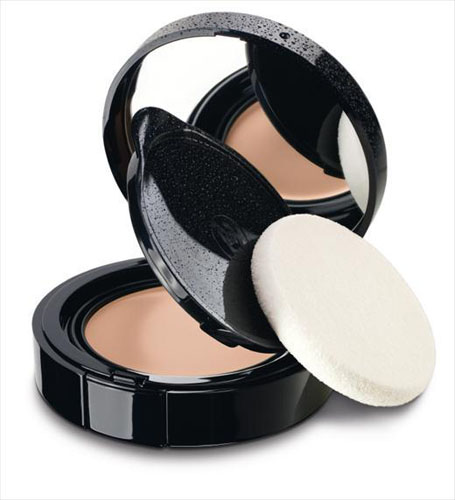Chanel Vitalumiere Aqua Fresh And Hydrating Crm Compact M/U SPF15 # 32 Beige  Rose buy to Japan. CosmoStore Japan
