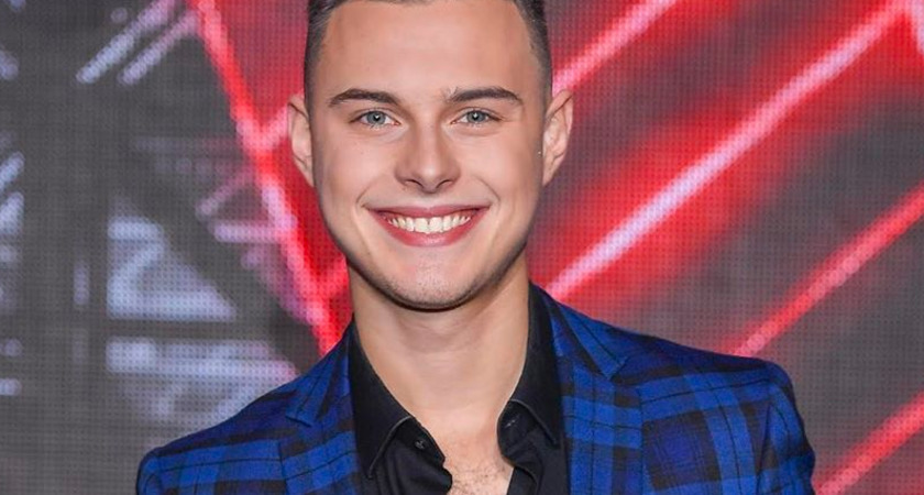 Adam Zdrójkowski podczas kwarantanny wybrał się do fryzjera Adam Zdrójkowski podczas kwarantanny wybrał się do fryzjera