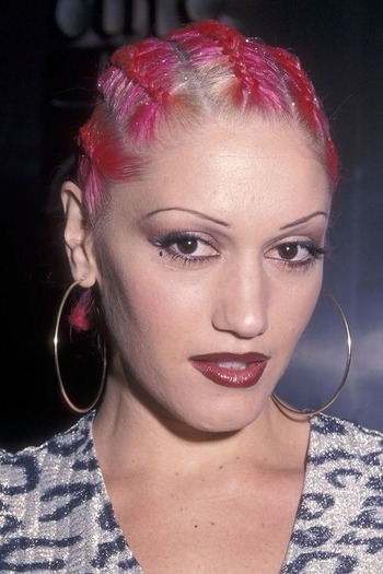 Najbardziech obciachowe makijaże gwiazd Bardzo ciemne usta Gwen Stefani