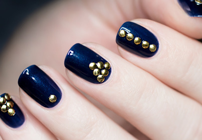 Video krok po kroku: manicure z ćwiekami Video krok po kroku: manicure z ćwiekami