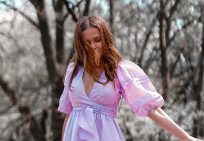 Anna Wendzikowska w modnej liliowej sukience z Reserved Anna Wendzikowska w modnej liliowej sukience z Reserved
