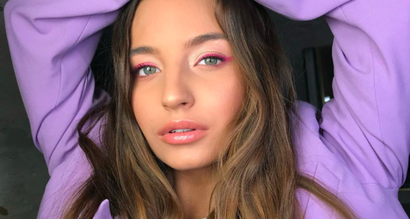 Julia Wieniawa w modnej spódnicy z H&M na wiosnę Julia Wieniawa w modnej spódnicy z H&M na wiosnę